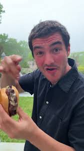 Impromptu poolside smash burger hehah! Would this have been better wi...