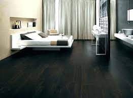 Dinding bercat putih dengan hiasan chandilier dengan beberapa lemari berisi pajangan favorit kamu. Jubin Lantai Ruang Tamu Terkini 2019 2020 Cheap Flooring Options Cheap Flooring Flooring Options