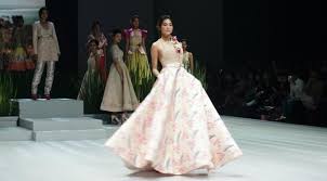 Ivan gunawan mengadakan acara pagelaran busana bertajuk. Ivan Gunawan Beri Nyawa Nirmala Dalam Bordir Kudus Di Ifw 2017 Lifestyle Liputan6 Com