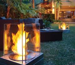 Moderne Gartengestaltung Mit Dekorativer Feuerstelle 30 Ideen Feuerstelle Garten Feuerstelle Hintergarten