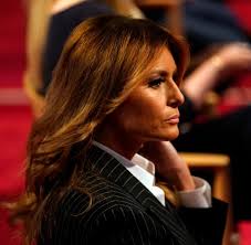 Melania trump is the current first lady of the united states of america. First Lady Melania Trump Attackiert Ex Vertraute Und Us Medien Welt
