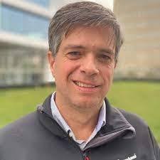 Camilo Herrera, director ejecutivo de 3Xi: "Los promedios de la  polarización política tienden a ser más que la social"