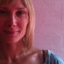 Leanne Harvey (@yogaloop)