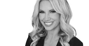 Kim Lyon's Instagram, Twitter & Facebook