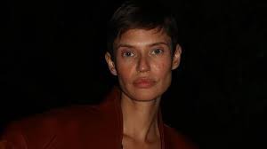 Bianca Balti innamorata, baci romantici con il fidanzato