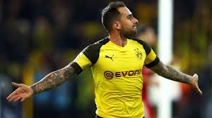 Der bvb überrumpelte dabei die abermals schläfrigen bayern. Paco Alcacer Scores Winner As Borussia Dortmund Beat Bayern Munich 3 2 Ghana Latest Football News Live Scores Results Ghanasoccernet