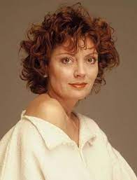 48 Best Curly Hairstyles Ideas For Women Over 40 Fashionetmag Com Older Women Hairstyles Short Hair Styles Curly Hair Styles