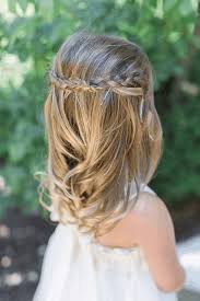 Photos 20 coiffures de cérémonie pour petite fille faciles à réaliser. Coiffure Mariage Pour Petite Filles 8 Idees Pour S Inspirer Club Mamans