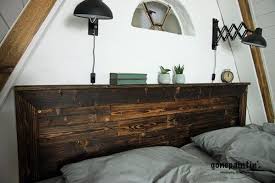 Ich Zeige Euch Wie Ihr Ein Rustikales Kopfteil Fur Euer Bett Bauen Konnt Detaillierte Anleitung Fur Ein Land Cheap Wall Decor Dresser As Nightstand Wall Decor