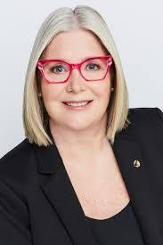 Lauri Huber's Instagram, Twitter & Facebook