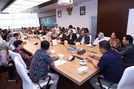 Golongan remaja merupakan penduduk yang paling ramai di negara dewasa ini. Perpustakaan Nasional Republik Indonesia