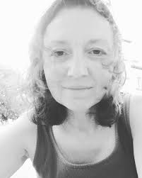 The story behind the video (sorry the volume from phone microphone is a  little low 🙏) I rent a room with a window onto a patio. In Spain, houses  have inner courtyards,