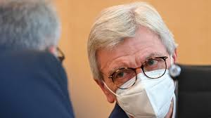 Ministerpräsident volker bouffier hat heute im landtag der opfer des nationalsozialismus gedacht. Corona In Hessen Volker Bouffier Kritisiert Bundes Notbremse Scharf Fulda
