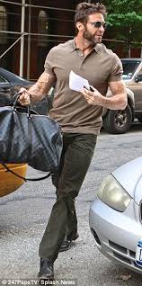 If you notice that the veins in your arms pop out sometimes, but not at other times, drop. Hugh Jackman Displays His Massive Veiny Arms As He Hails A Cab In Busy Nyc Daily Mail Online