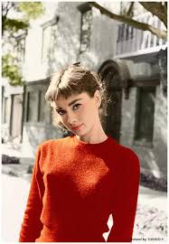 Womens Fashion Chic Purses Womensfashionclassicinspiration In 2020 Audrey Hepburn Photos Audrey Hepburn Inspired Audrey Hepburn Pictures