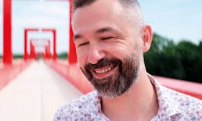 De la sérophobie à la sérofierté, le témoignage de Fred Colby