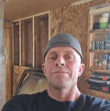 A little revision to the Crown Vic from Monday, this time with a  supercharged Coyote, drag slicks and wearing Mystichrome paint 😎 have a  great day! . . . . . . . . #