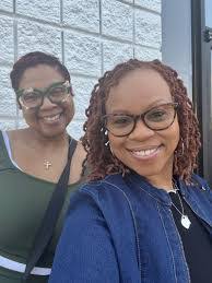 Stacie Holt's Instagram, Twitter & Facebook