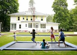 Gartentrampolin Stiftung Warentest Wie Sicher Ist Ihr Trampolin Eingelassenes Trampolin Outdoor Spiel Ideen Gartentrampolin
