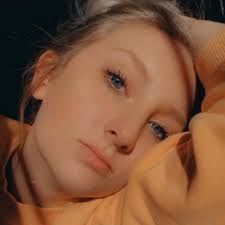 Allison Burch's Instagram, Twitter & Facebook