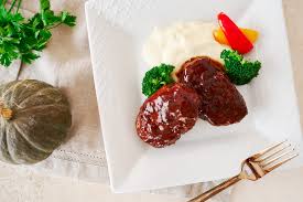 Made popular worldwide by migrating germans, it became a mainstream dish around the start of the 19th century. Japanese Hamburg Steak Recipe ãƒãƒ³ãƒãƒ¼ã‚° Hambagu