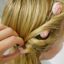 Lesen sie unseren beitrag, um die beste frisur mit haarband für sich zu. Einfache Frisuren Zum Nachstylen Ernsting S Family Blog