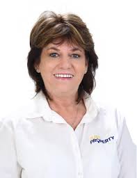 Lynette Nash's Instagram, Twitter & Facebook