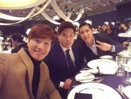 또한 하객들이 찍어준 사진으로 만든 앨범, 25만원대 결혼반지 등 총 결혼식 비용 200만원으로 알려졌다. í„°ë³´ ê¹€ì¢…êµ­ ì•¼êµ¬ì„ ìˆ˜ ë¥˜í˜„ì§„ í™©ìž¬ê· ê³¼ ì°°ì¹µ ê¹€í˜„ìˆ˜ ê²°í˜¼ ì¶•í•˜