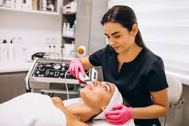 F beauty clinic in thalakolathoor, kozhikode is a top player in the category salons in the kozhikode. Woman Making Beauty Procedures At A Beauty Salon Free Photo Nohat Free For Designer