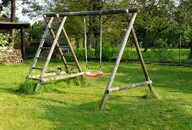 Un labyrinthe de jeux sur 3 étages qui contient de nombreux obstacles, une tyrolienne. Comment Faire Une Aire De Jeux Dans Son Jardin Gamm Vert