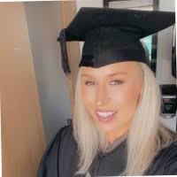 Lea Roe's Instagram, Twitter & Facebook