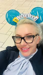 Who did everyone book through? Leaving from Brisbane.