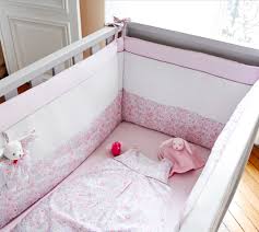 Comme Dans Un Jardin Fleuri Pour Bebe Selon Jacadi Jacadi Lachambrebebe Bebefille Tourdelit Dou Chambre Bebe Tour De Lit Bebe Design De Chambre De Bebe