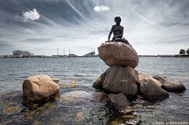 L'icône incontestée de copenhague est la petite sirène de bronze qui repose sur un rocher dans le port de la capitale, sur les rives de la mer baltique. Album Photo De Copenhague Blog Voyage Trace Ta Route