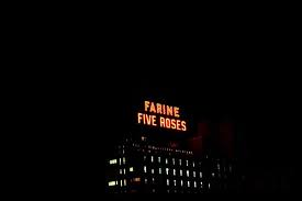 Farine Five Roses Photo Prise La Nuit Un Edifice Amblematique De Montreal Photo Montreal Poster