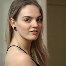 University graduate turned £10 a hour porn star gets blessing from her mum  who watches X-rated films - The Mirror