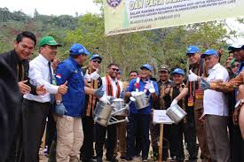 Atau ingin anaknya, adik, kakak, dan saudaranya menjadi pegawai tersebut? Kementerian Pertanian Kementan Dukung Pengembangan Alternative Development Aceh Bebas Narkoba