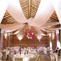 La recherche de la décoration de mariage hors du commun prend en compte la déco de table ainsi que l'ornementation de la salle de réception. Decoration De Salle Mariage