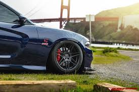 So is the extra $8,000 worth it? Dodge Charger Scatpack 392 Auf Ferrada Fr6 Alufelgen