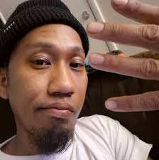 Someone help me plz😭 PICKED UP AN ENERGY ELL. YOU GOTTHESUB-MACHINEGUN!  GOT THE SUB-MA MA CHINEGUN! EGUN! VIT 1車車 VEREE UE ธรกวนน はど焼 23 AMMO  HEALTH 19%188 ARMS 博 4 BULL SHEL