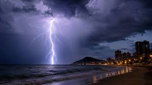 Previsão aponta para chuva forte com raios no Rio nesta quinta