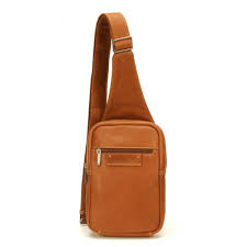 3 poches à l'avant dont une sous le rabat et les autres zippées, 1 poche zippée principale ainsi que 2 espaces de rangement, 1 grand poche dont 1 fermée par zippée à l'intérieur, 1 poche arri. Large Choix De Sac Bandouliere Cuir Homme Sur Mencorner 2