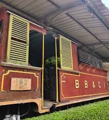 Bombay Central, c. 1930s A BB&CI Railway XC-class Pacific arrives at Bombay Central with a prestigious passenger train. Could this be the famous Frontier Mail, which began its Bombay–Peshawar service in 1928?