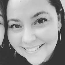 Leslie Lovato's Instagram, Twitter & Facebook