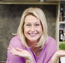 Première émission pour évoquer avec elle son rapport au poids et aux éventuels régimes qu'elle a pu suivr. Luana Belmondo Dans Une Cuisine Les Personnes Se Livrent Davantage Que Chez Leur Psy Myparenthese