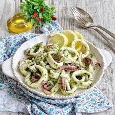 Uova sode, olive a piacimento l'insalata russa bimby sarà quindi pronta per essere servita col proprio tocco personale. Insalata Di Calamari Ricetta Insalata Di Calamari Il Cuore In Pentola