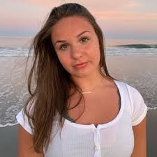 Emma McCombs (@emma_mccombs)