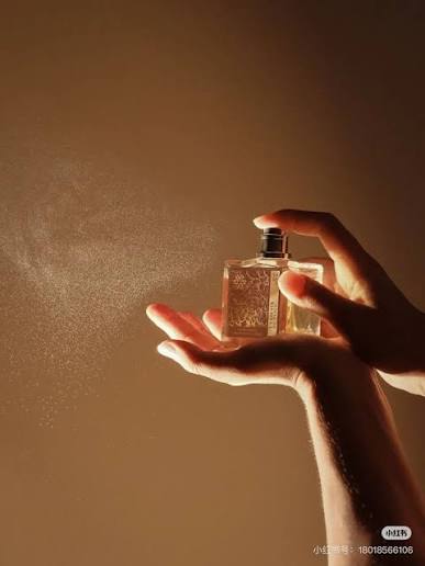 فن ابتكار العطور: دليلك لابتكار بصمة عطرية فريدة لا يمتلكها غيرك