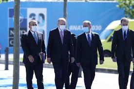 Nato zirvesi, nato üyesi ülkelerin devlet ve hükûmet başkanlarının, ittifakın etkinlikleri ile ilgili kararlar almak için periyodik olarak bir araya geldikleri zirve toplantısıdır. Zznabnpqihld M