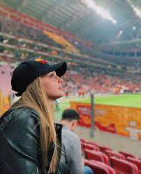 Aynı zamanda aşka aşık, iflah olmaz bir romantik işık. Ipek Filiz Yazici On Twitter Gunun Anlam Ve Onemi Galatasaray